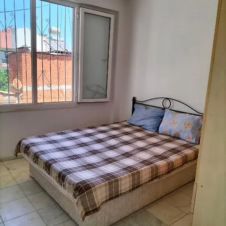 Merkeze 1+1 Esyali Kusadası